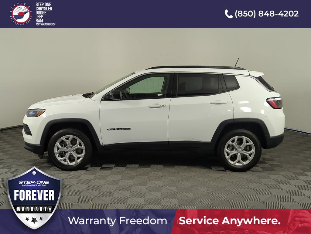 Used 2024 Jeep Compass Latitude AWD/4WD image 3