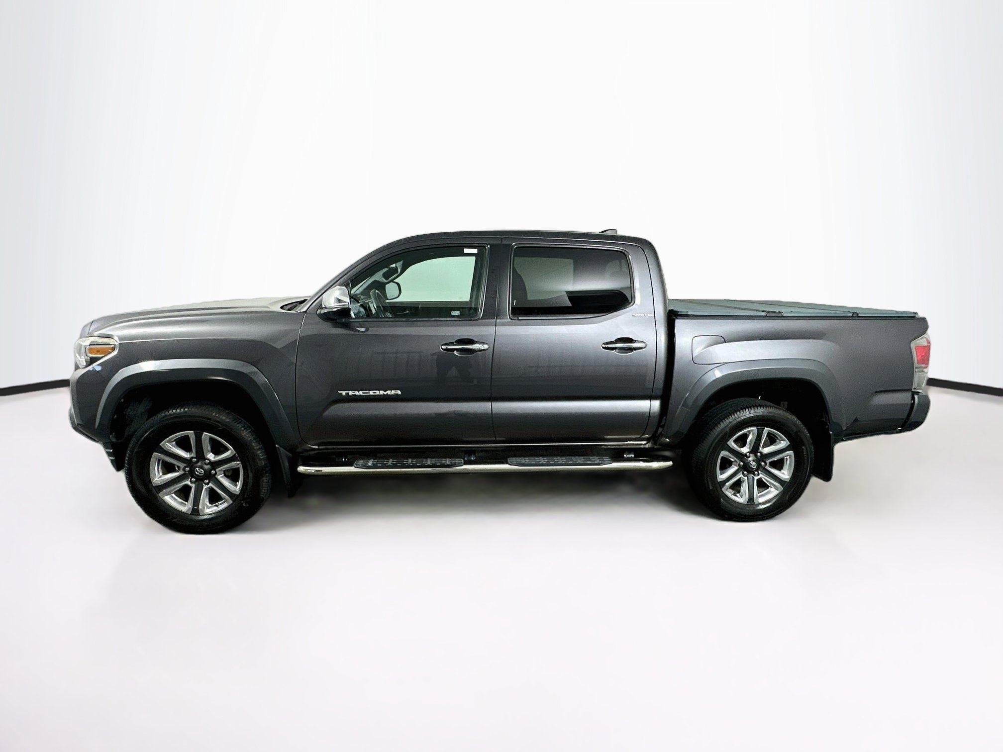 Used 2017 Toyota Tacoma Limited w/ Tow Package AWD/4WD image 4
