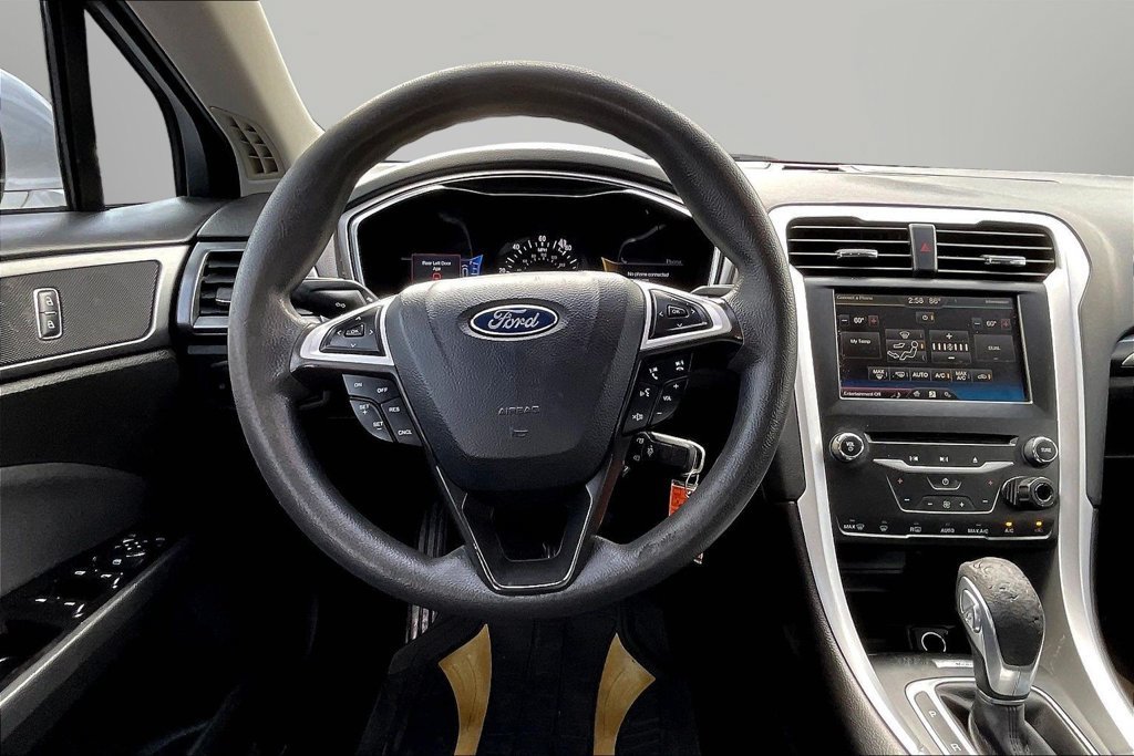 Used 2015 Ford Fusion SE FWD image 8