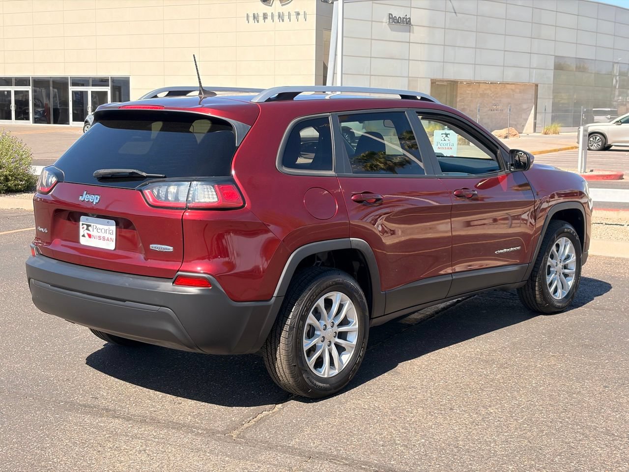 Used 2020 Jeep Cherokee Latitude w/ Cold Weather Group AWD/4WD image 8