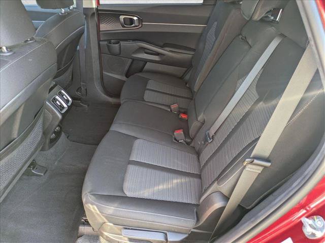 Used 2023 Kia Sorento LX AWD/4WD image 18