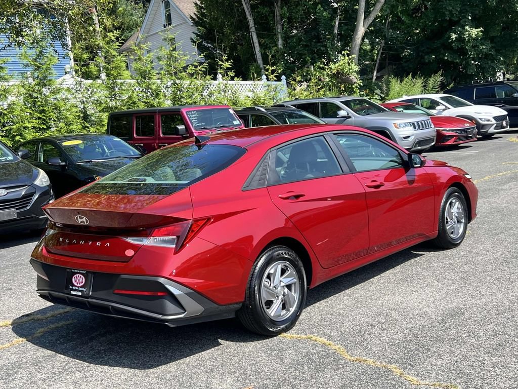 Used 2024 Hyundai Elantra SE FWD image 6