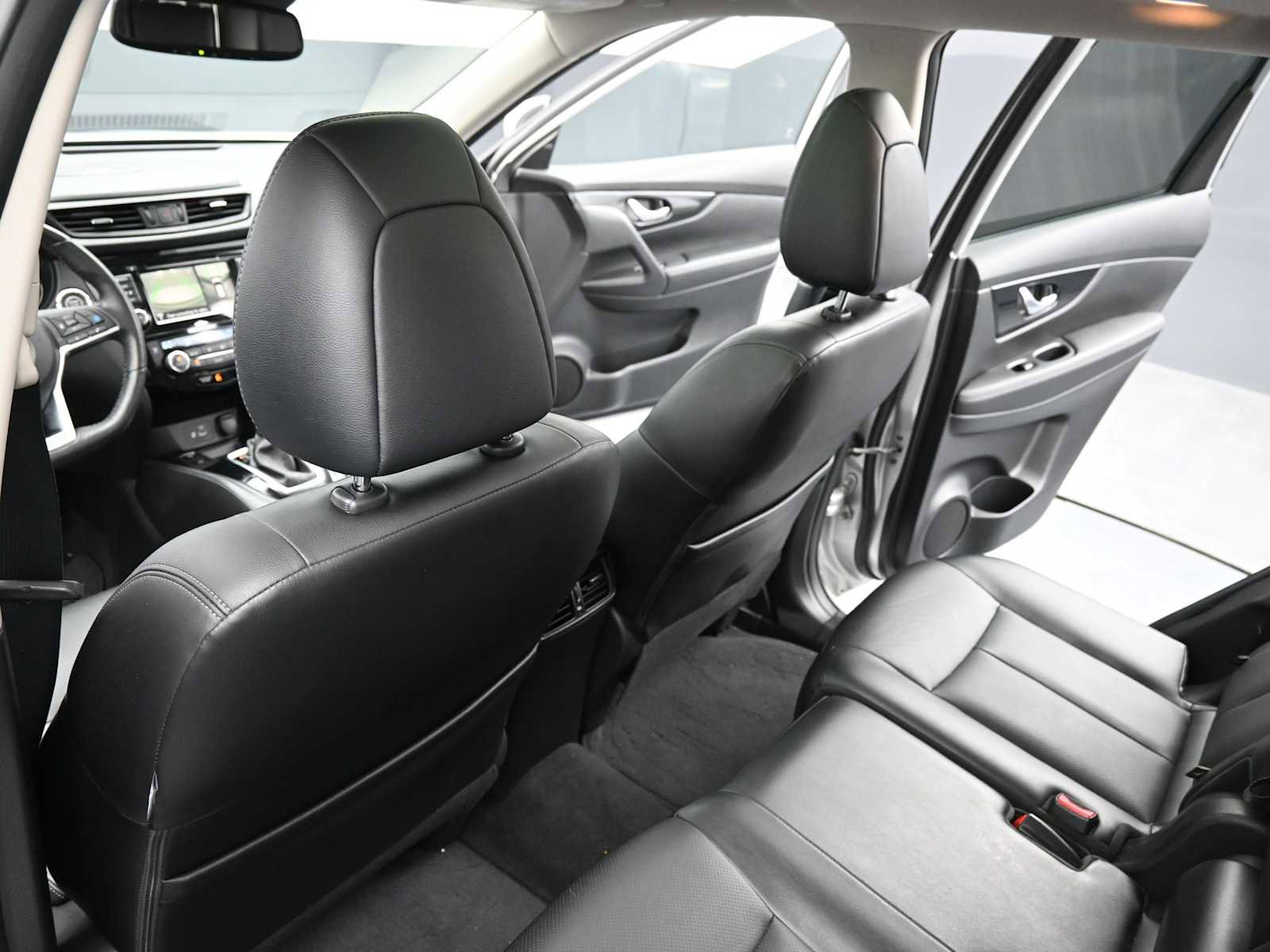 Used 2018 Nissan Rogue SL w/ Premium Package image 21