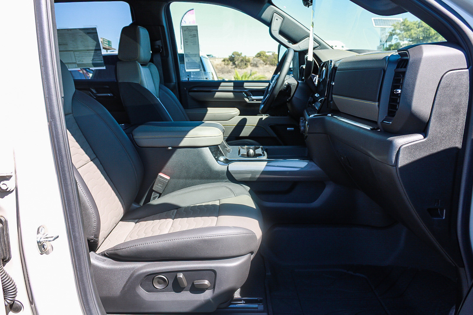 New 2026 Chevrolet Silverado 2500 ZR2 w/ LPO, Dark Essentials Package AWD/4WD image 16