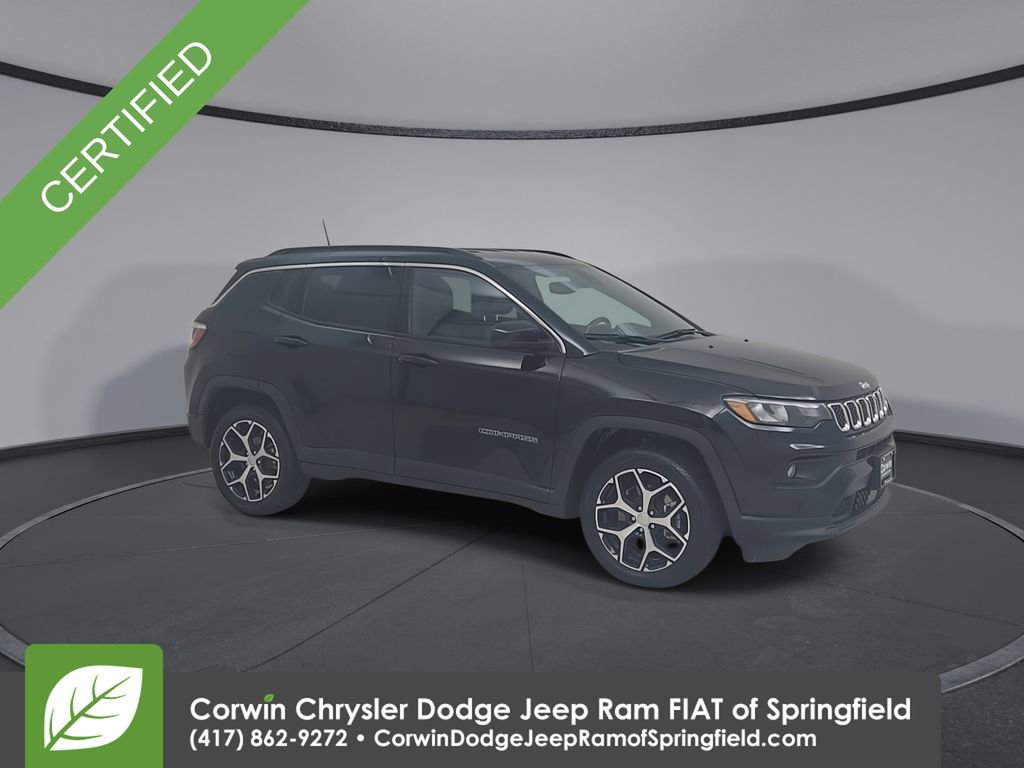 Used 2024 Jeep Compass Latitude image 2