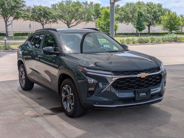Used 2025 Chevrolet Trax LT FWD video 3