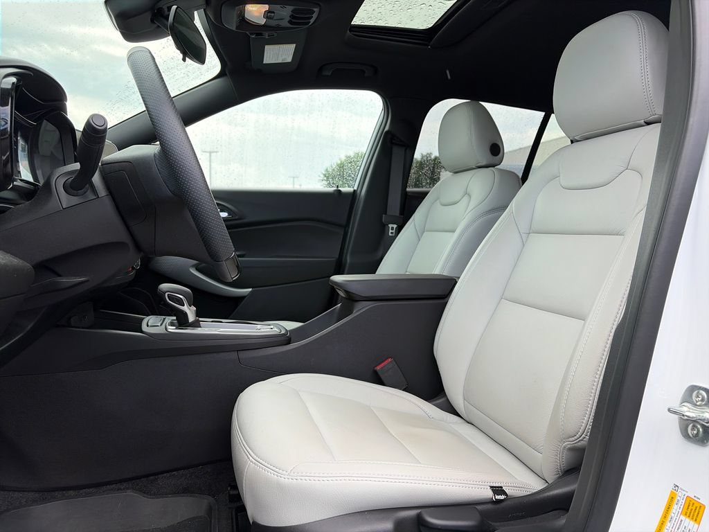 Used 2024 Chevrolet Trax RS w/ Sunroof Package FWD image 15