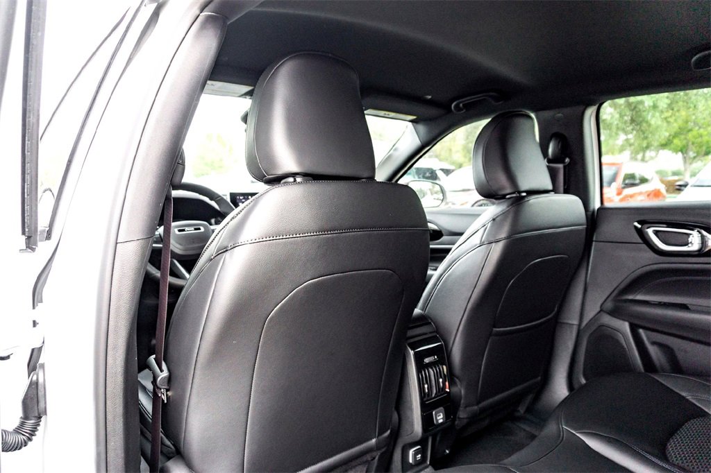 New 2026 Jeep Compass Latitude image 19