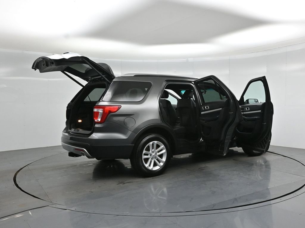 Certified 2017 Ford Explorer XLT w/ Equipment Group 202A FWD image 6
