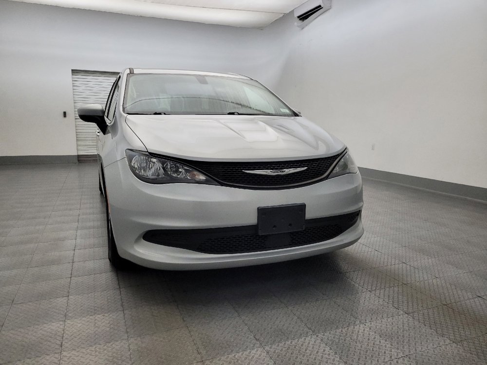Used 2022 Chrysler Voyager LX image 14