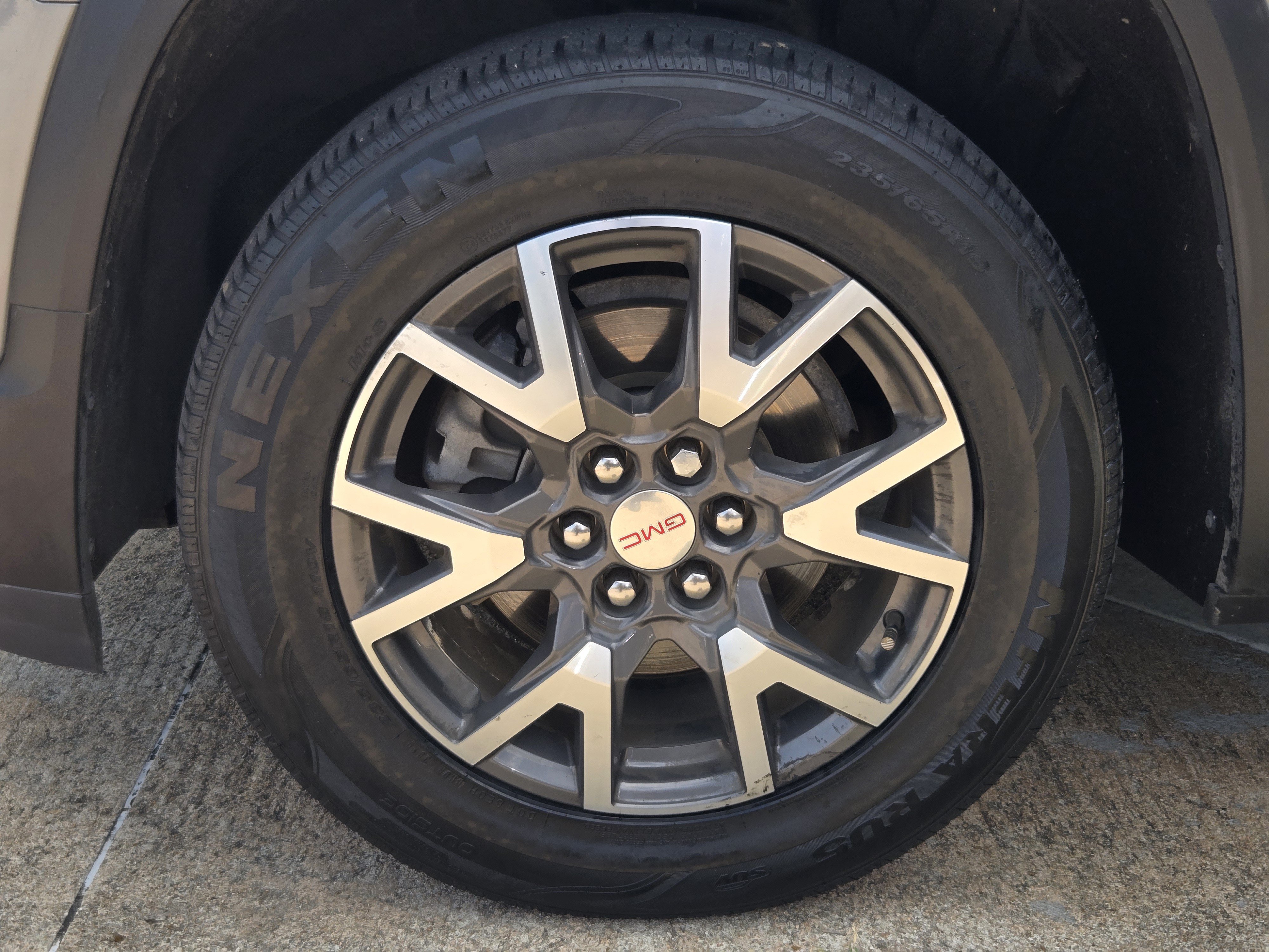 Used 2023 GMC Acadia SLE w/ Driver Convenience Package FWD image 7