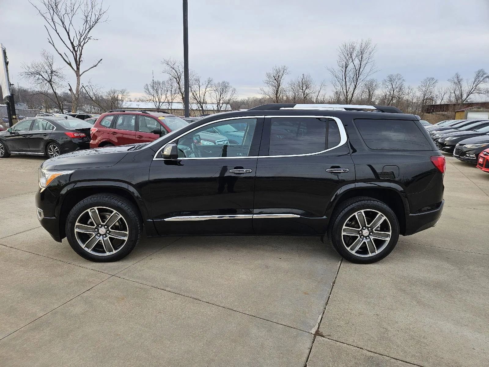 Used 2017 GMC Acadia Denali w/ Technology Package image 4