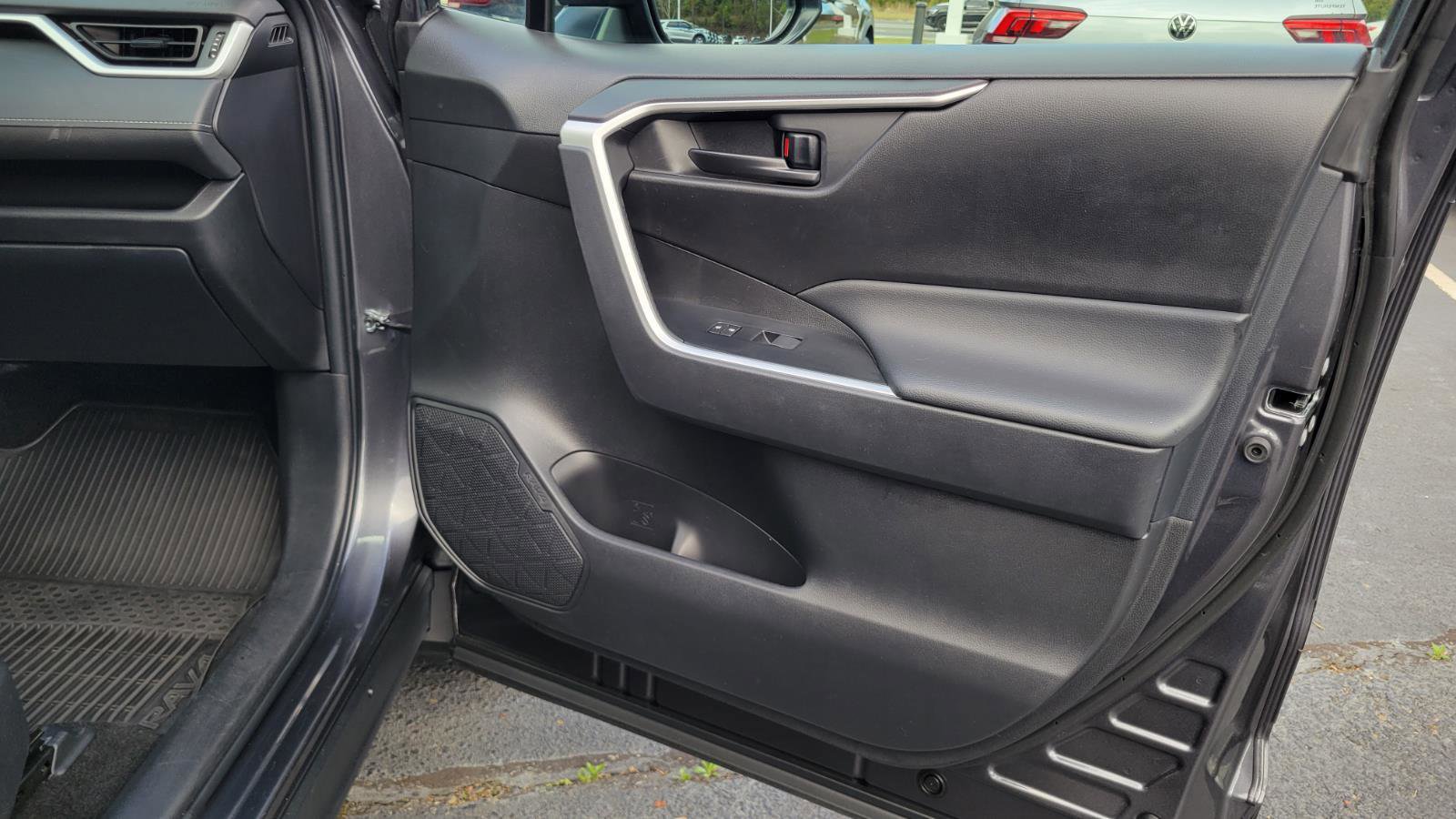 Used 2023 Toyota RAV4 LE image 33