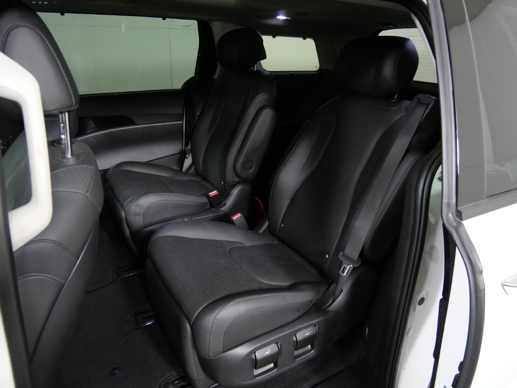 Used 2025 Kia Carnival SX Prestige FWD image 19