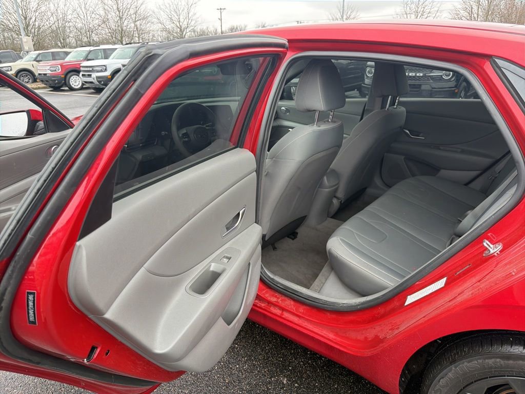 Used 2021 Hyundai Elantra SEL image 7