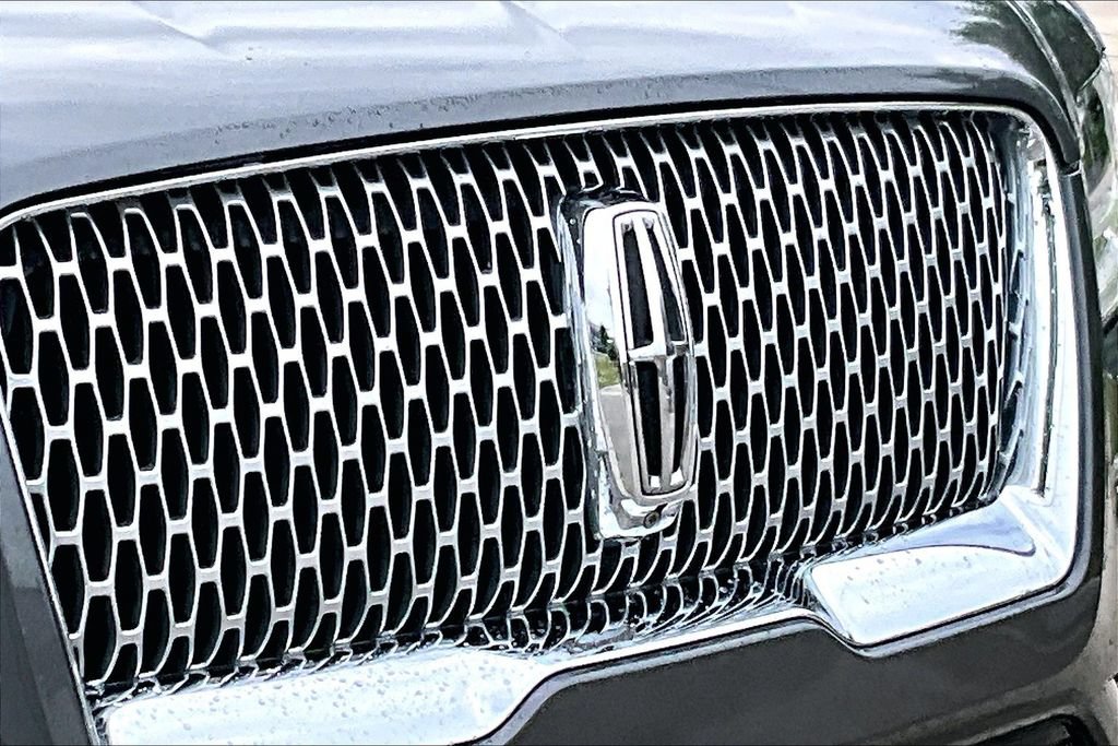Used 2018 Lincoln Navigator Reserve AWD/4WD image 11