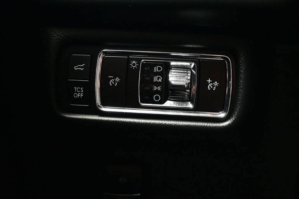 Used 2023 Lincoln Nautilus FWD w/ Premium Package image 14