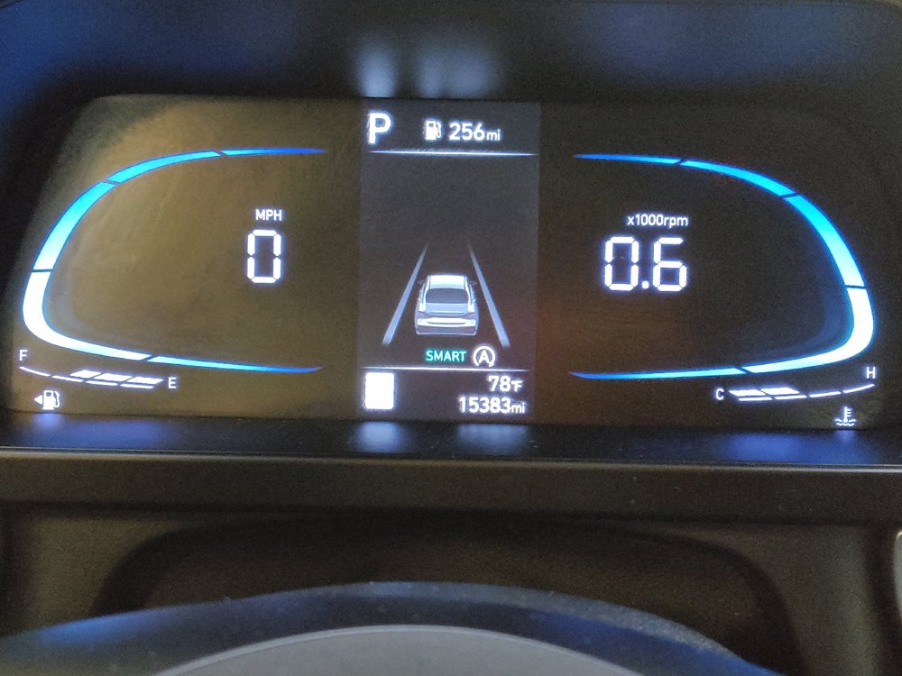 Used 2025 Hyundai Elantra SE FWD image 23