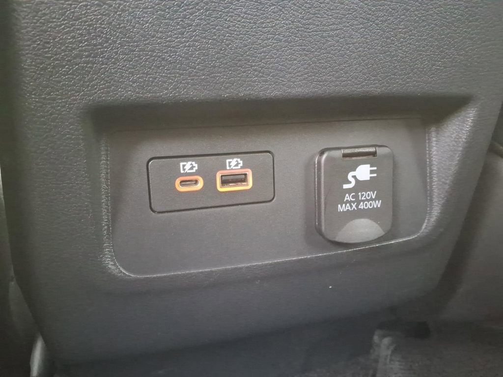 Used 2022 Nissan Frontier SV w/ SV Premium Package image 16