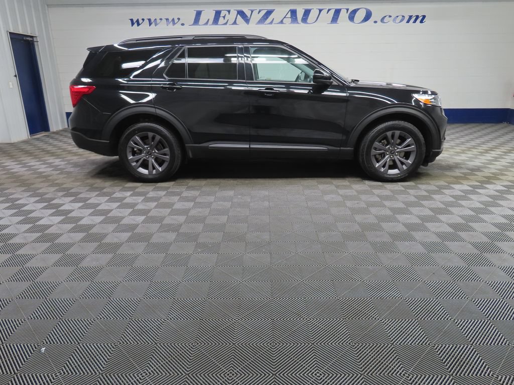 Used 2024 Ford Explorer XLT w/ XLT Sport Appearance Package AWD/4WD image 2
