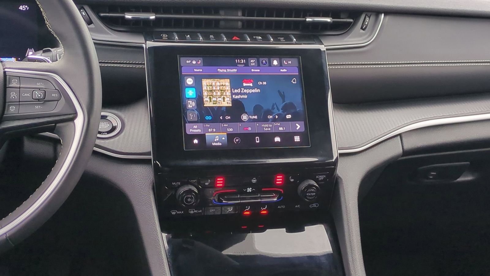 Used 2023 Jeep Grand Cherokee Altitude image 33