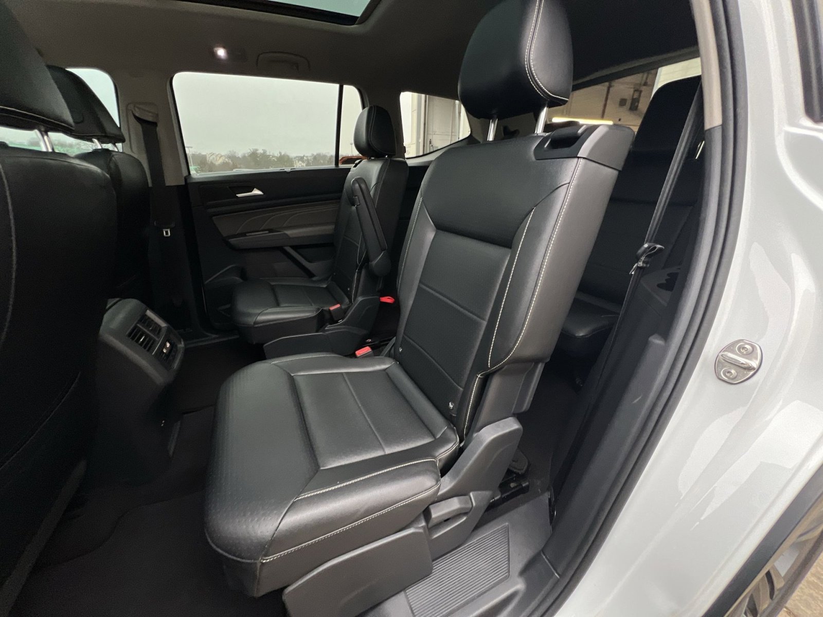 Used 2022 Volkswagen Atlas SEL R-Line image 25