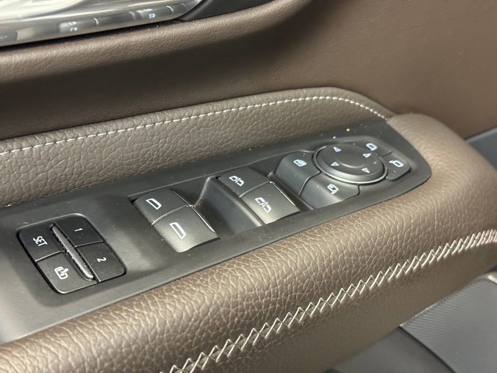 Used 2023 GMC Yukon XL Denali w/ Advanced Technology Package AWD/4WD image 10