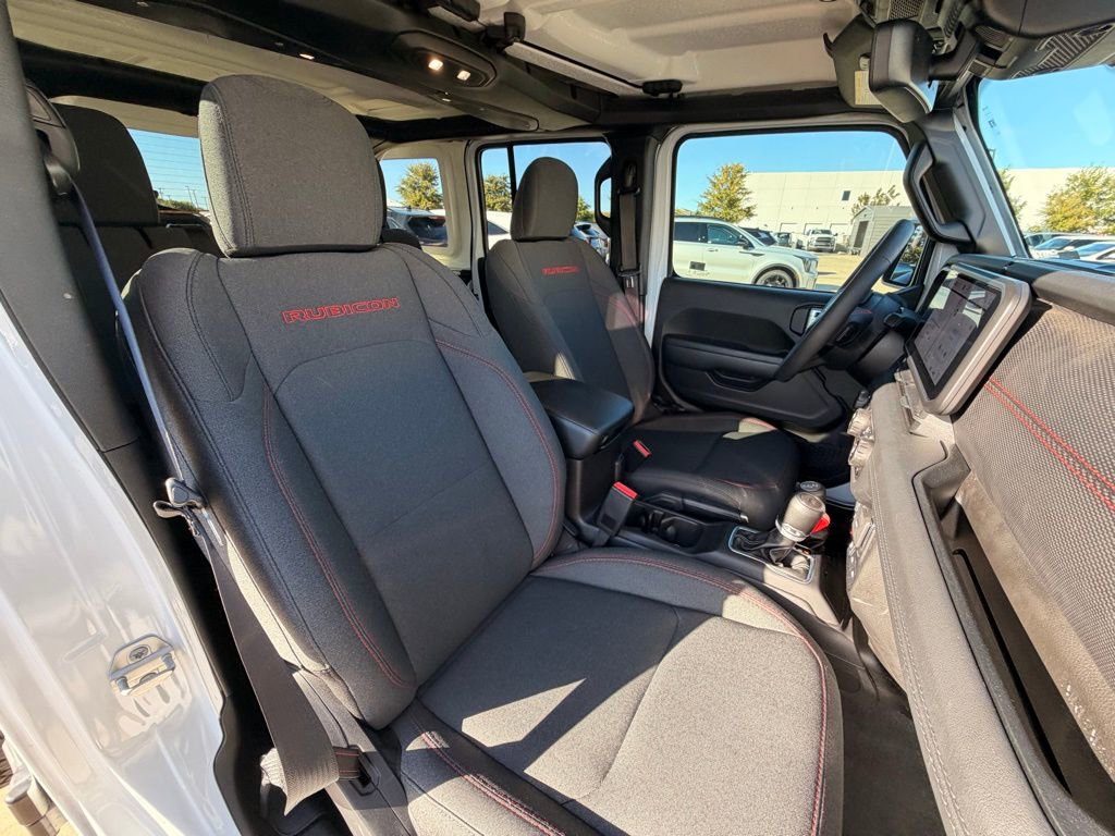 Used 2024 Jeep Wrangler Unlimited Rubicon w/ Technology Group image 30