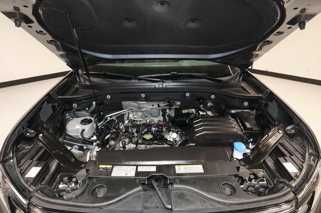 Used 2025 Volkswagen Atlas SE image 31