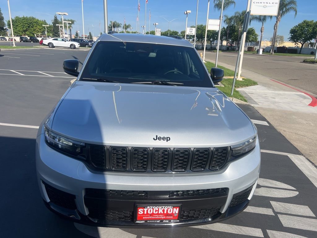 Used 2024 Jeep Grand Cherokee L Laredo image 6
