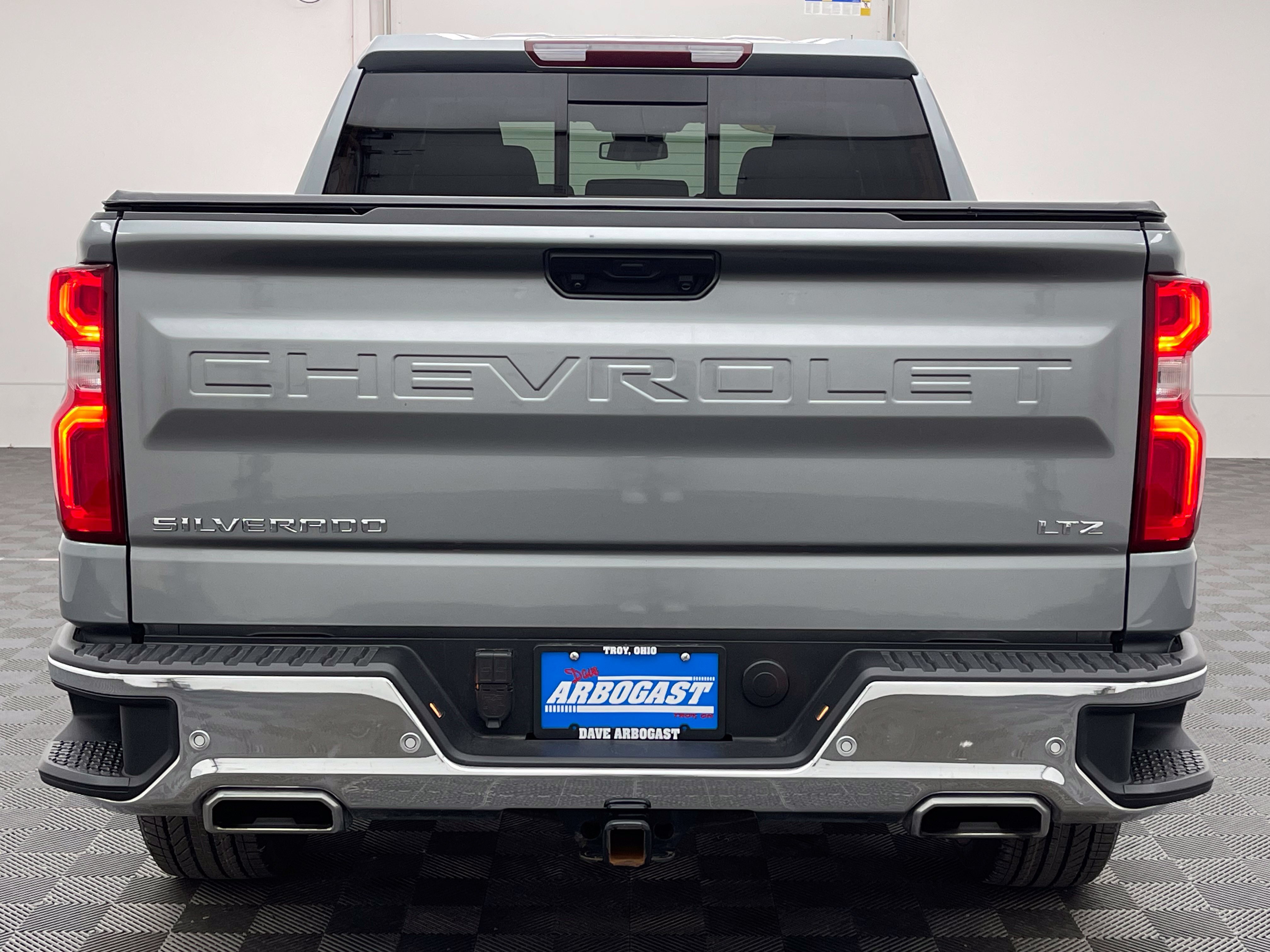 Used 2024 Chevrolet Silverado 1500 LTZ w/ LTZ Convenience Package II AWD/4WD image 9