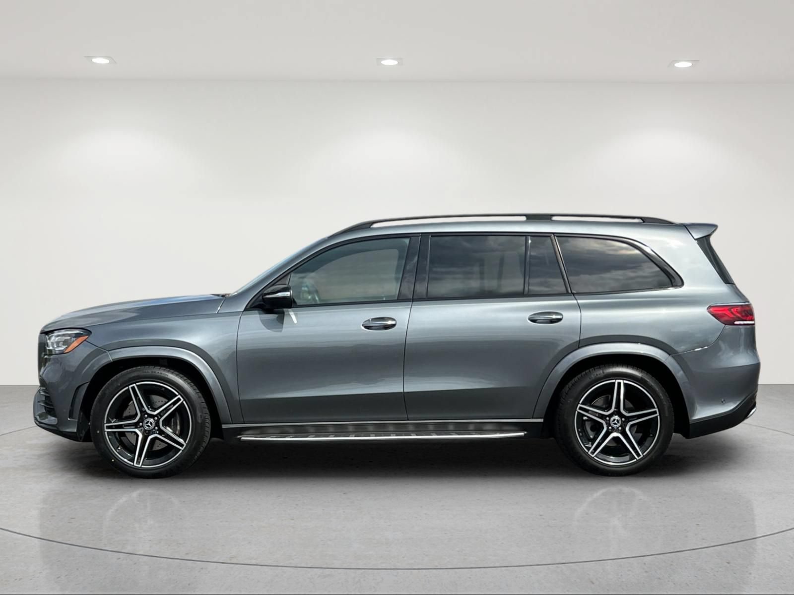 Used 2022 Mercedes-Benz GLS 450 4MATIC image 2