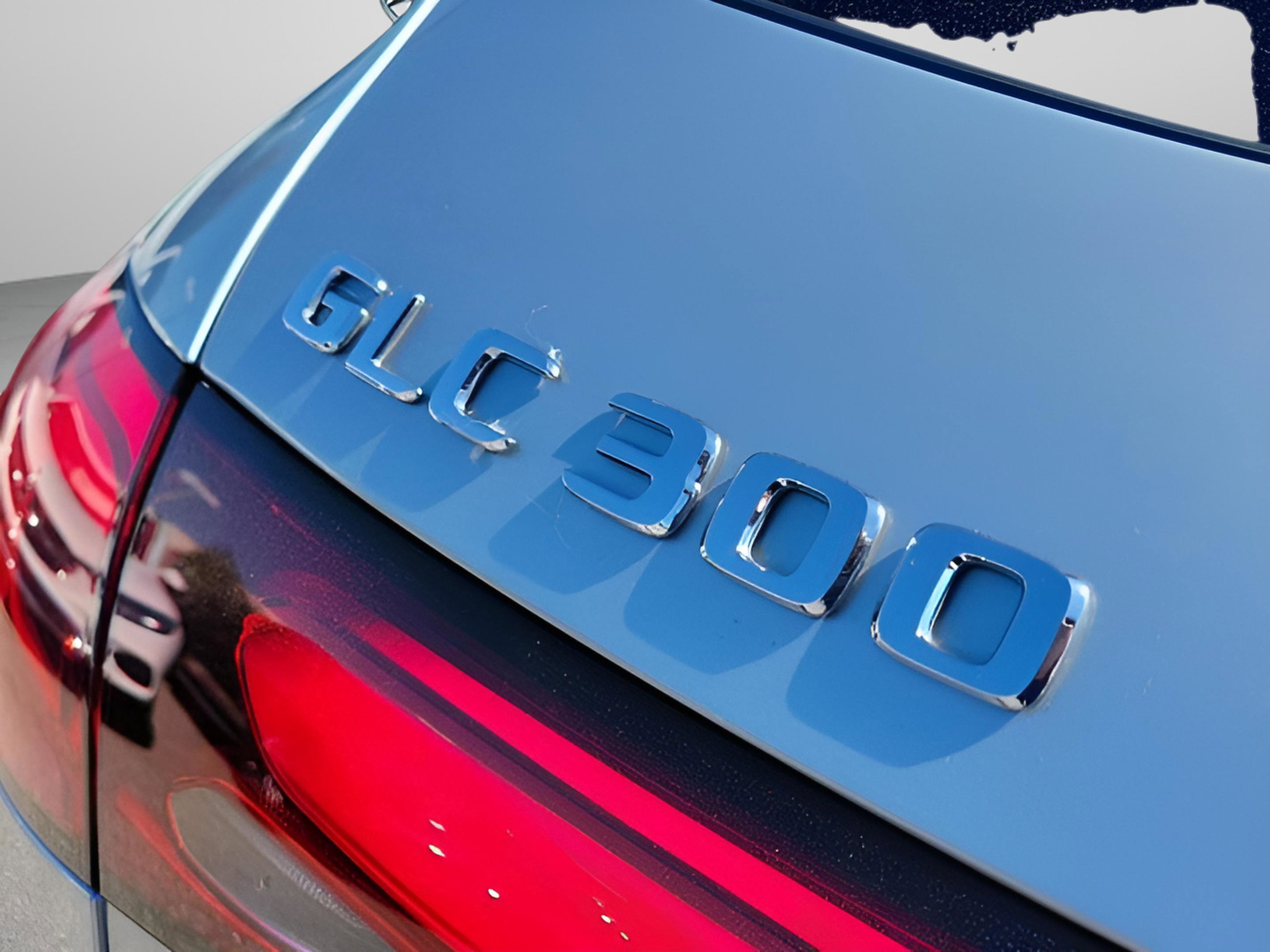 Used 2023 Mercedes-Benz GLC 300 image 35