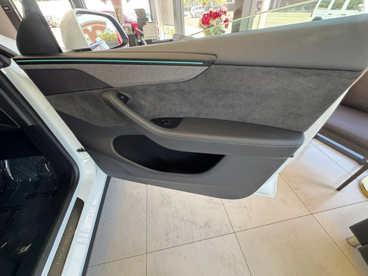 Used 2026 Tesla Model Y 2WD image 39