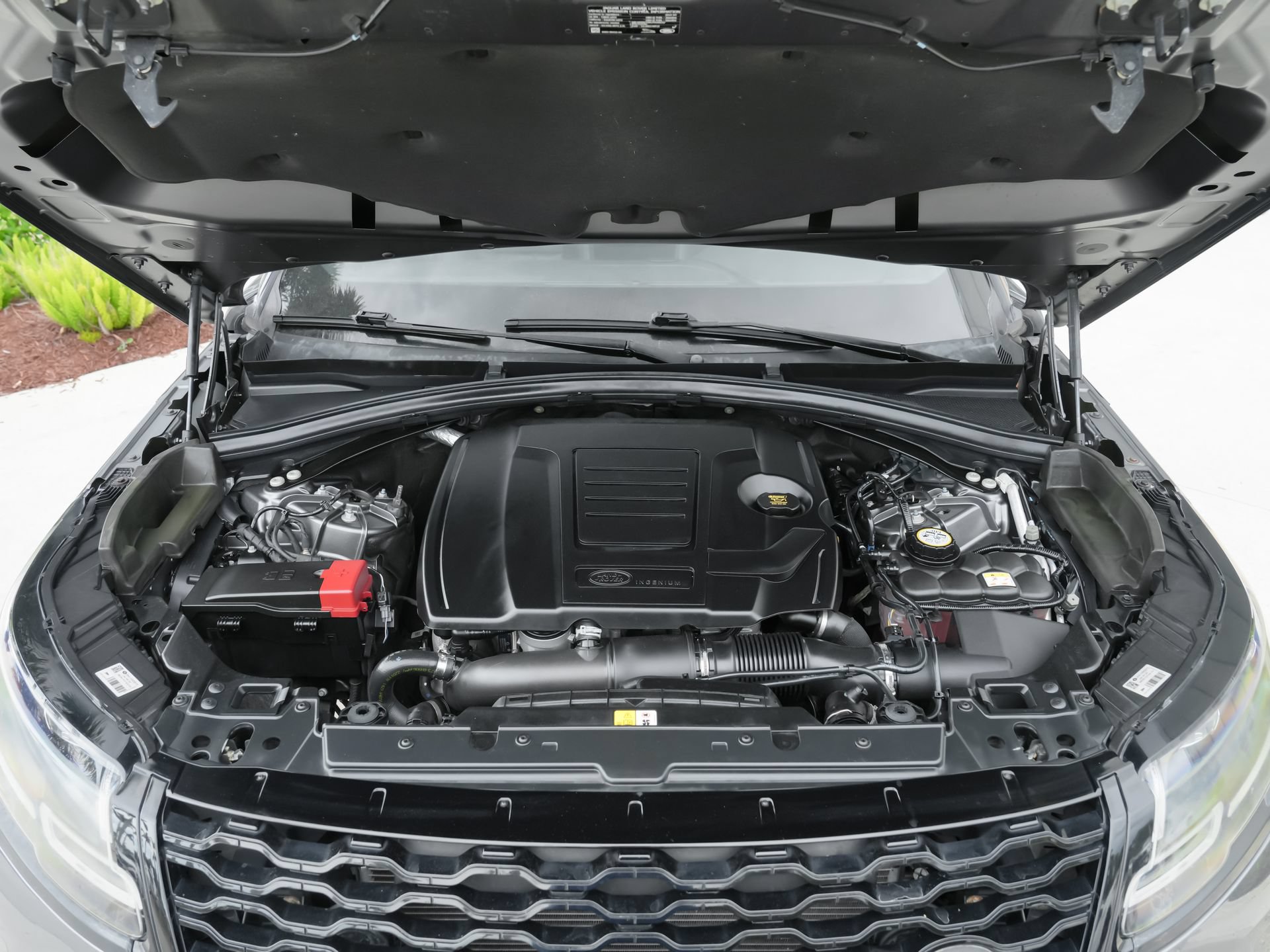 Used 2019 Land Rover Range Rover Velar R-Dynamic SE AWD/4WD image 42