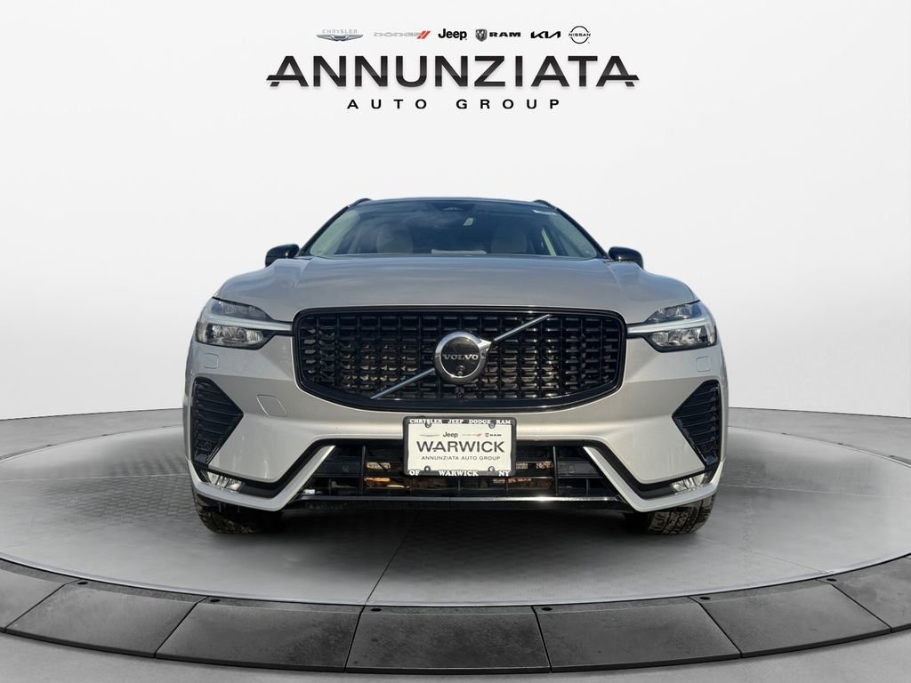 Used 2024 Volvo XC60 B5 Plus image 8