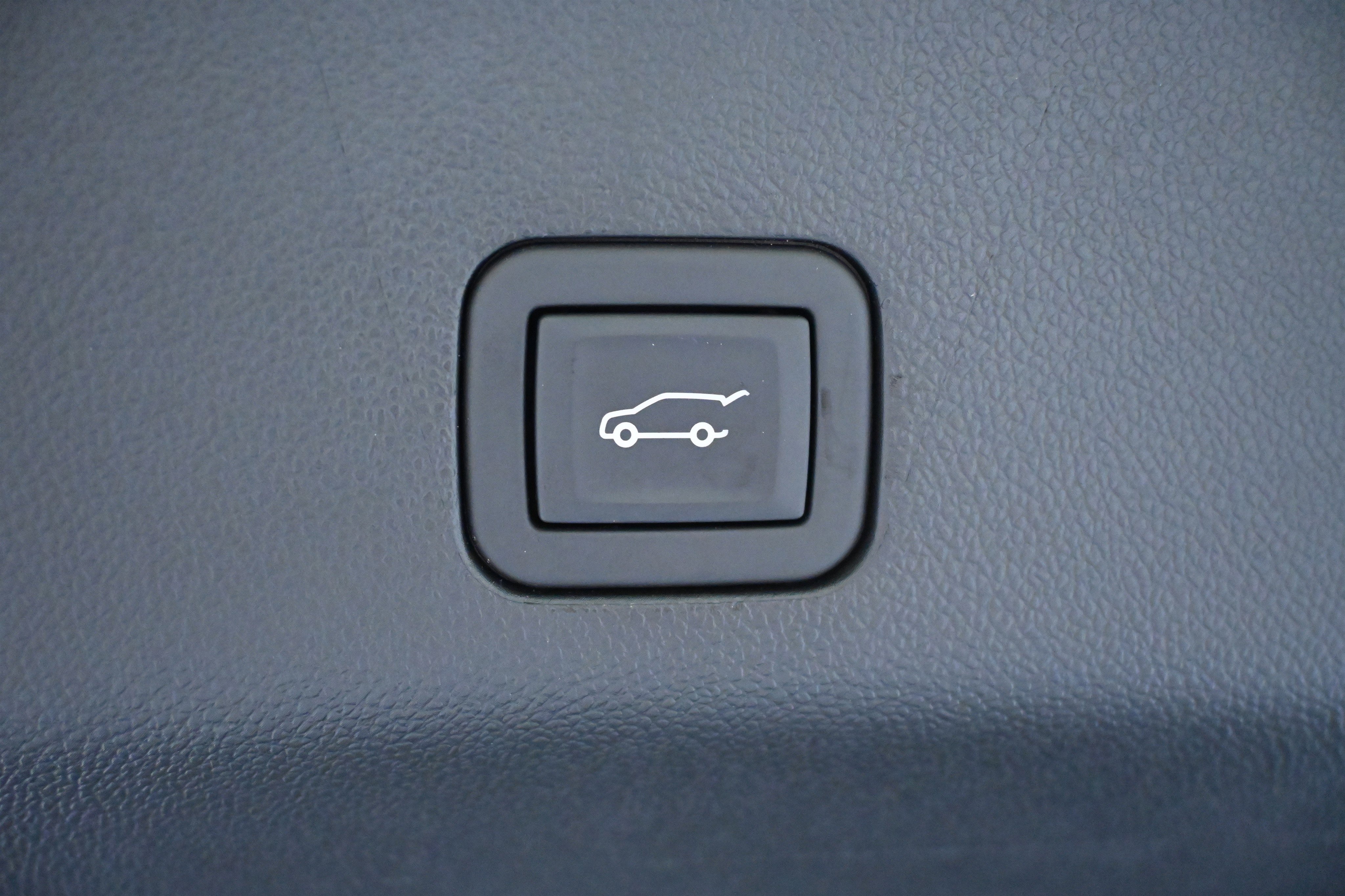 Used 2025 Chevrolet Tahoe Z71 w/ Comfort Package image 21