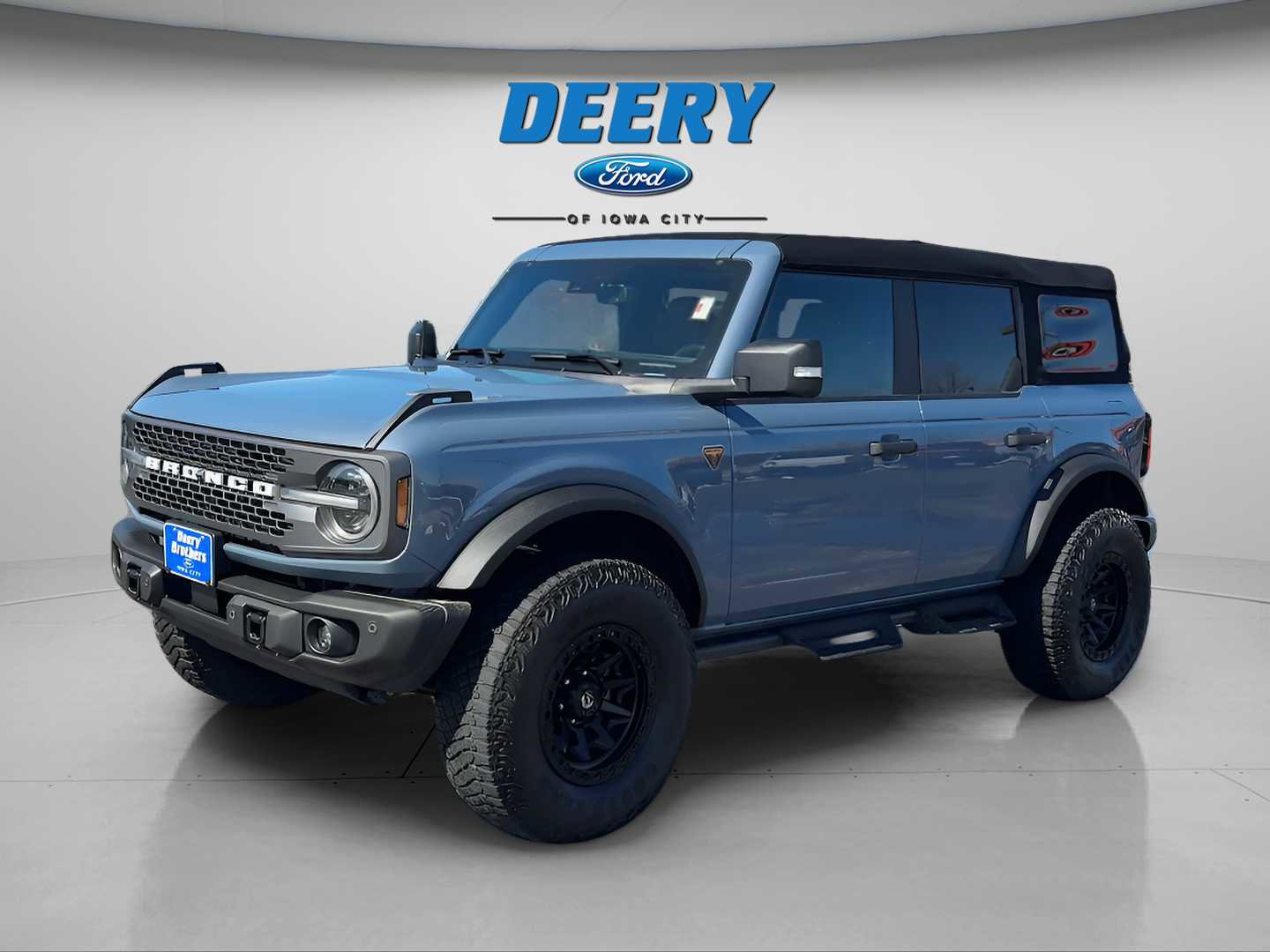 Used 2023 Ford Bronco Badlands image 2