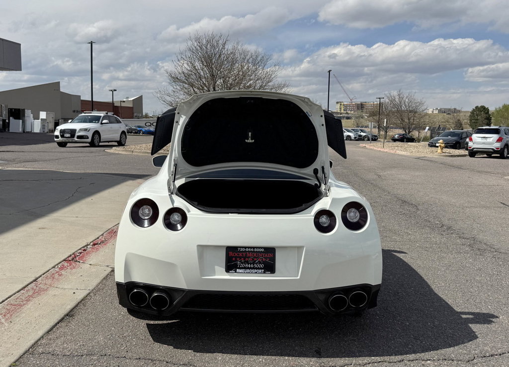 Used 2009 Nissan GT-R Premium AWD/4WD image 8