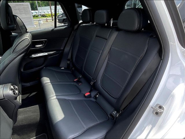 Used 2024 Mercedes-Benz GLC 300 4MATIC image 24