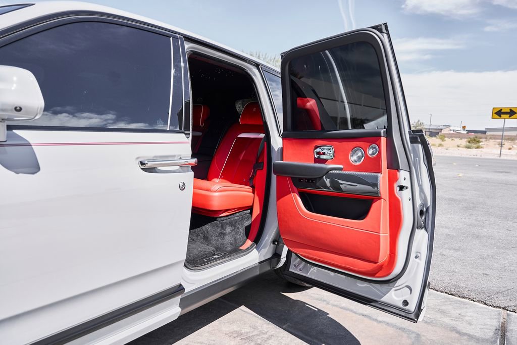 Used 2024 Rolls-Royce Cullinan Black Badge w/ Dark Exterior Package AWD/4WD image 30