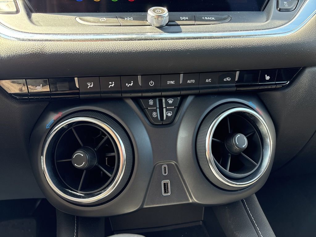 Used 2025 Chevrolet Blazer LT image 28