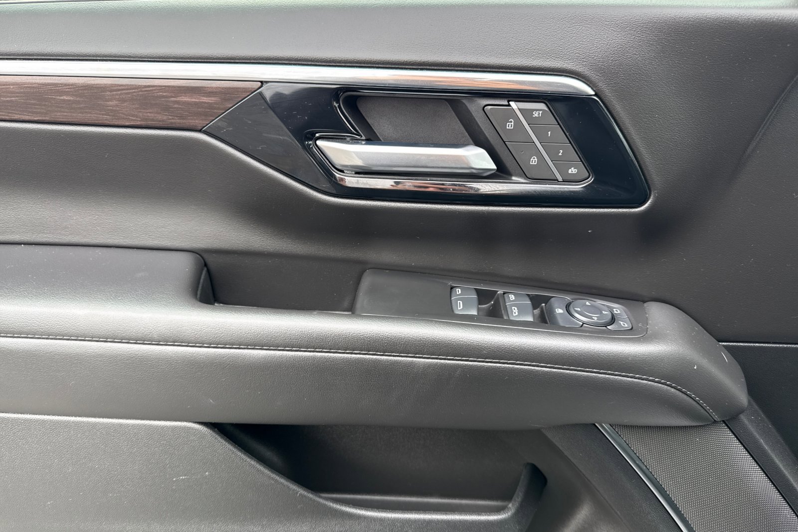 Used 2025 Chevrolet Tahoe Z71 image 12