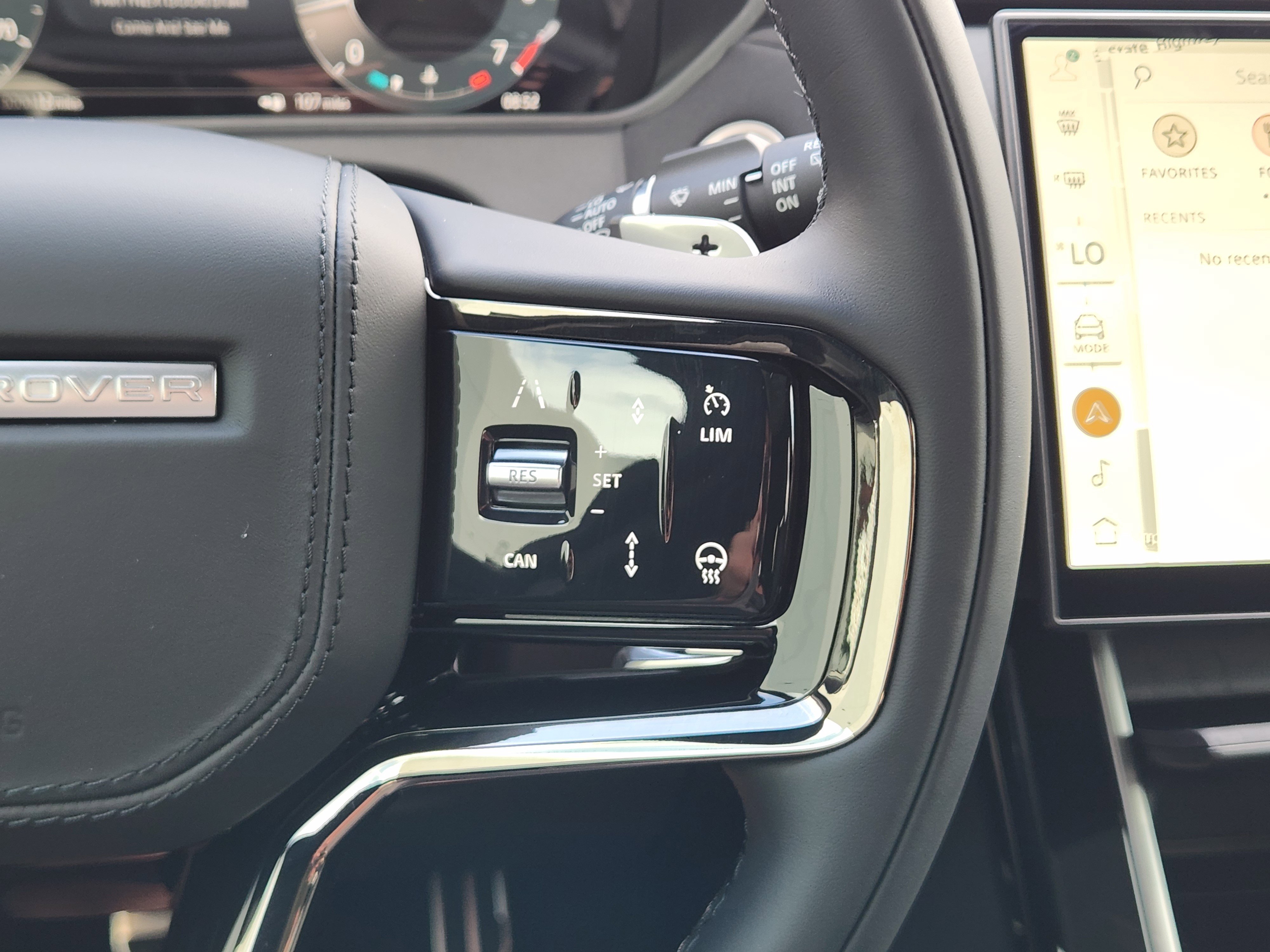 New 2026 Land Rover Range Rover Velar Dynamic SE image 28