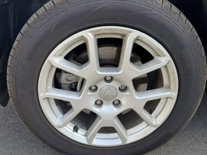 Used 2020 Jeep Renegade Latitude w/ Cold Weather Group image 31