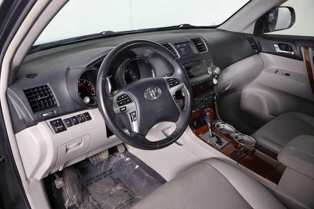 Used 2012 Toyota Highlander Limited w/ Tow Pkg image 29