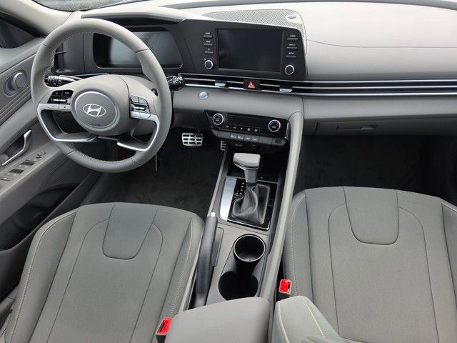 Certified 2025 Hyundai Elantra Sport image 26