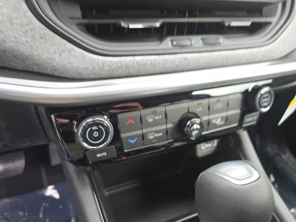 New 2026 Jeep Compass Latitude image 21