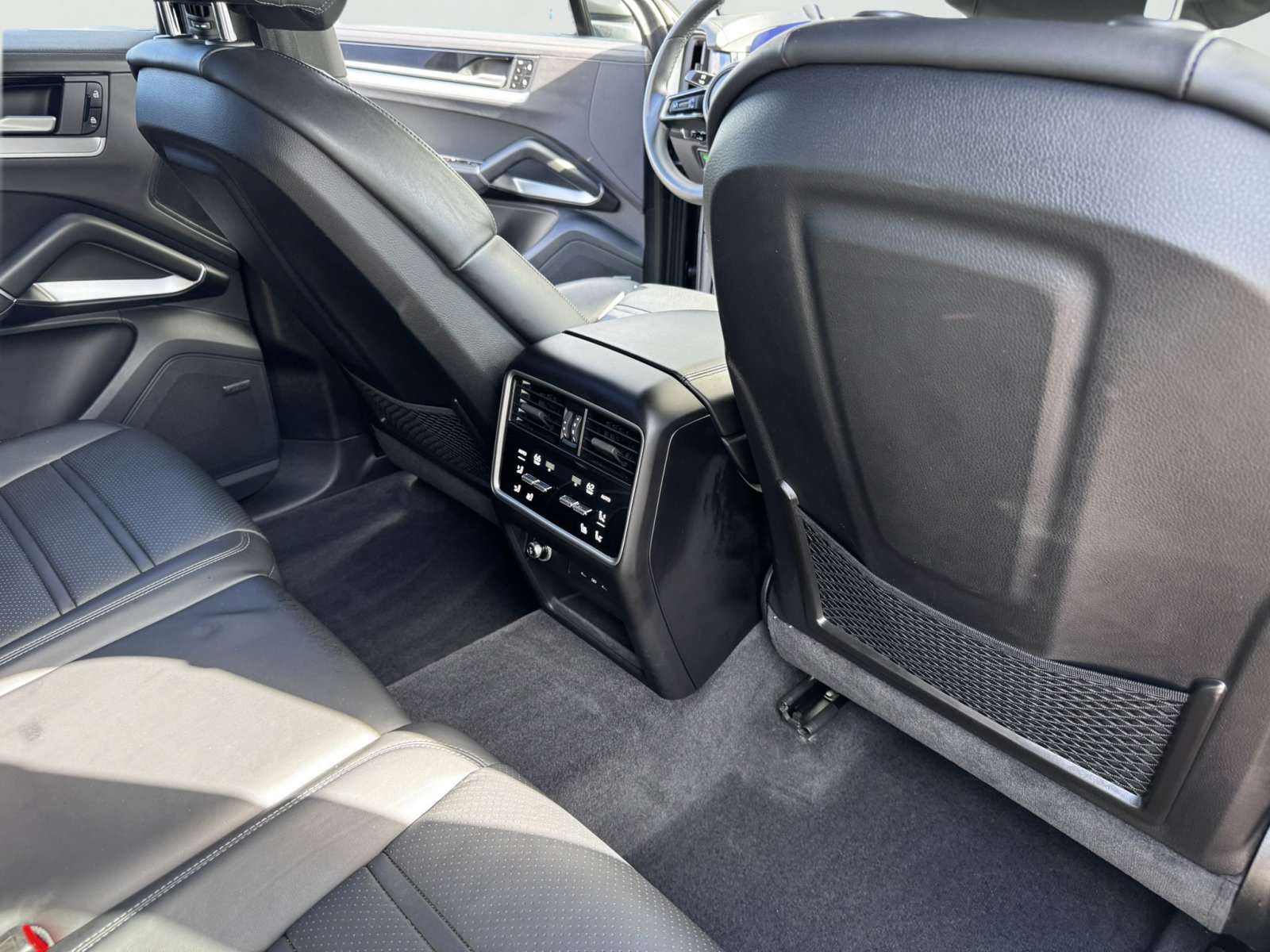 Certified 2024 Porsche Cayenne S AWD/4WD image 27