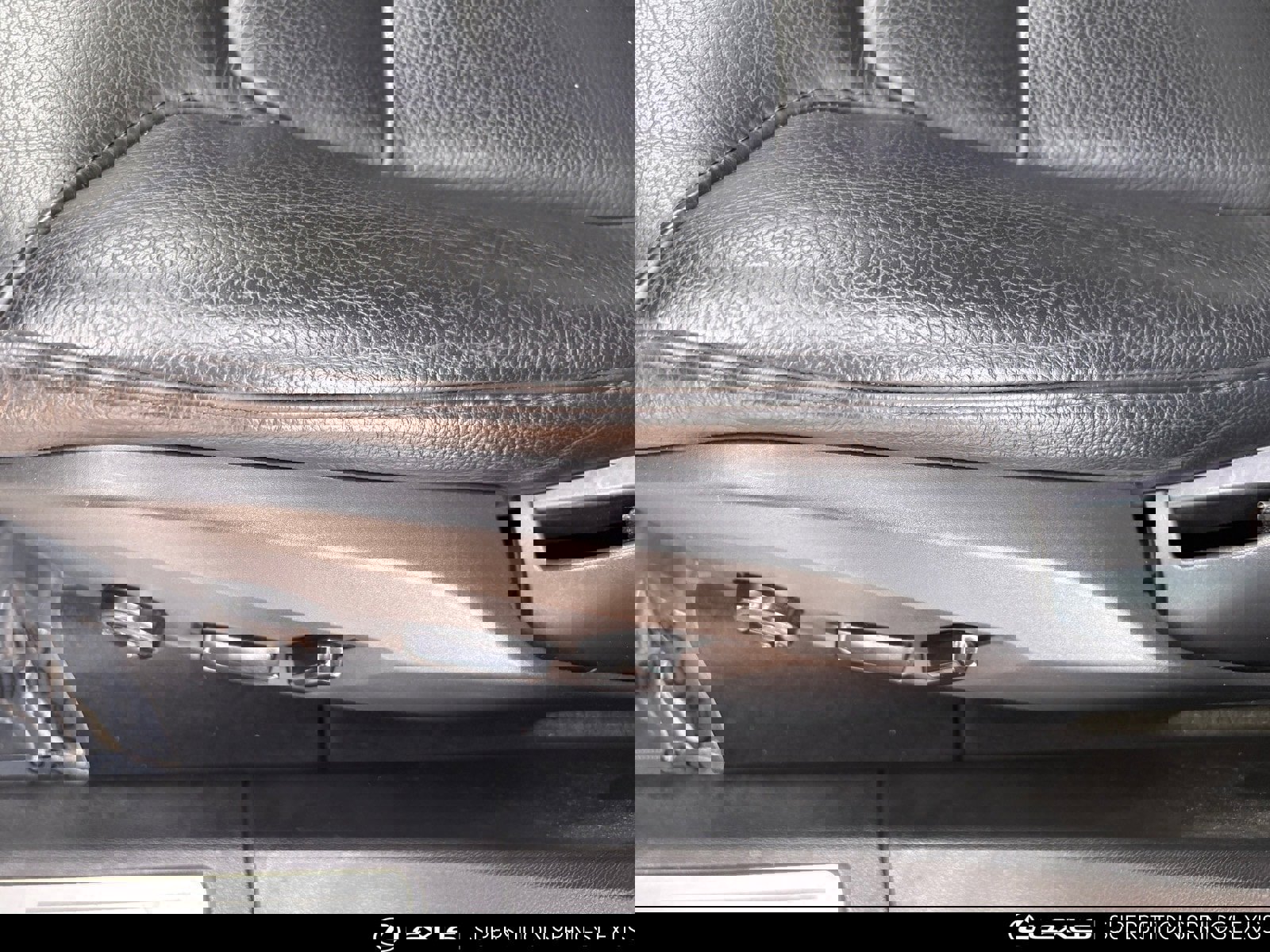 Used 2018 Volvo XC60 T5 Momentum w/ Convenience Package image 15